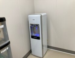 福岡県福津市の学校に設置した水道直結ウォーターサーバー ピュレストスタンドタイプ
