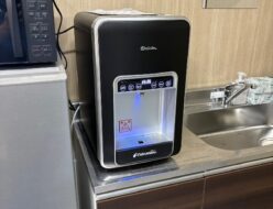 埼玉県八潮市の企業オフィスに設置した水道直結ウォーターサーバー ピュレスト卓上タイプ