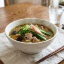 楽水ウォーターサーバーの給湯で作る豚肉と夏野菜のスタミナ味噌汁