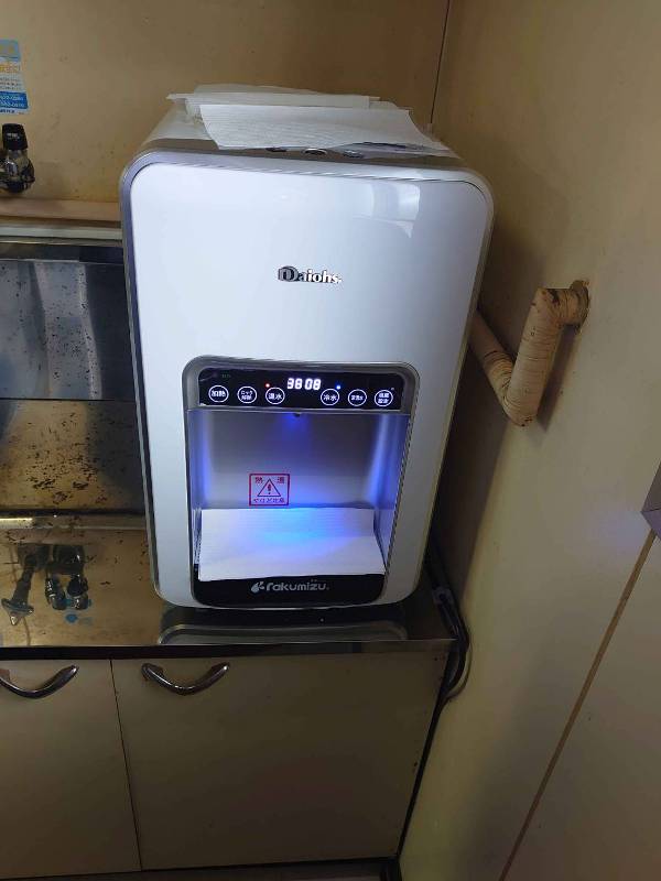 水道直結ウォーターサーバー ピュレスト卓上タイプ 設置写真